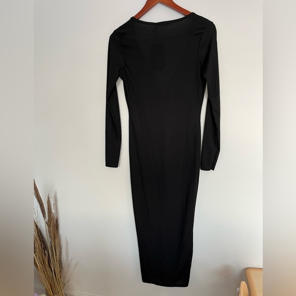 NWT Prettylittlethings Black maxi dress with 1/4 buttons size 8 - Picture 3 of 4